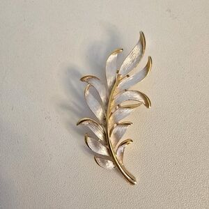 J. J. Jonette Leaf Brooch Pin Vintage White Brushed Enamel Gold Tone